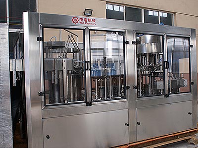 全自動瓶裝水灌裝機