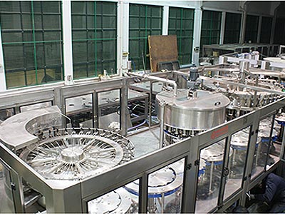 全自動碳酸飲料灌裝機(jī)械