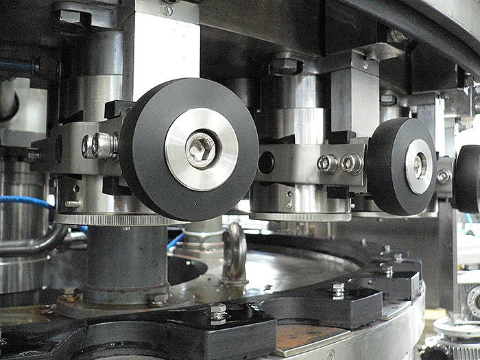 易拉罐含氣飲料灌裝機